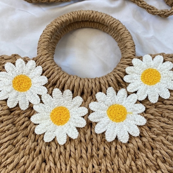 Daisy Embellished Raffia Straw Convertible Crossbody Bag - Picture 4 of 14
